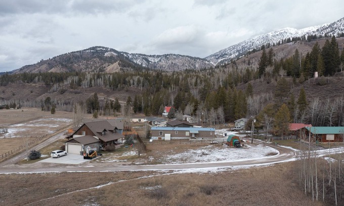 Alpine Northeast Cabin | The Cozy Lodge! Perfect place outdoor enthusiasts mins from forest, lake, hiking