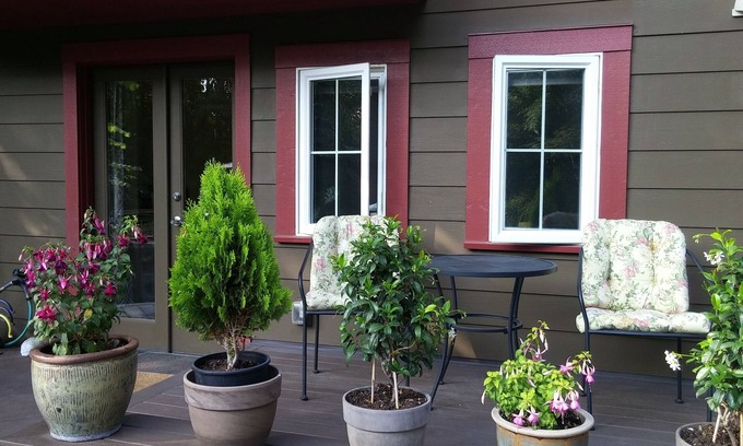 Lake Forest Park Apartment | The Cozy Studio of Lake Forest Park