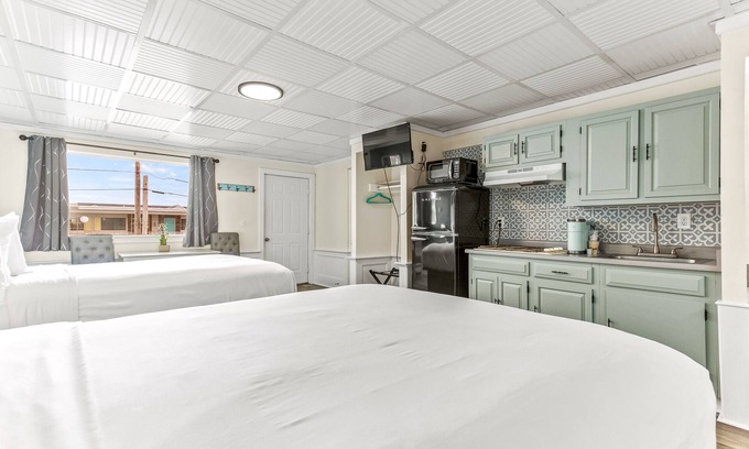 Hampton Hotel | The Crest - Hampton Beach