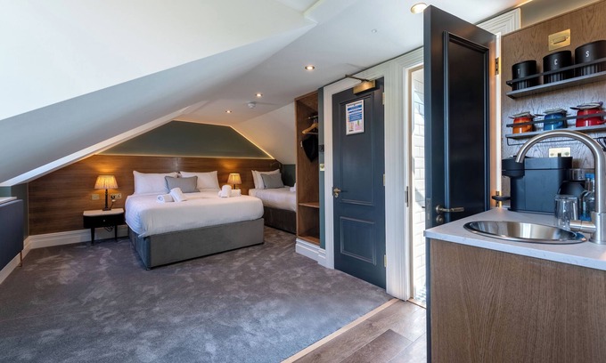 Hackney Central House | The Crown Pub & Guesthouse