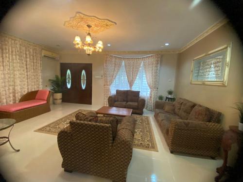 Kelubi House | The Deck Homestay & Event House