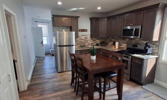 Wanskuck Apartment | The Double-Suite at The North End 2BR APT with PARKING