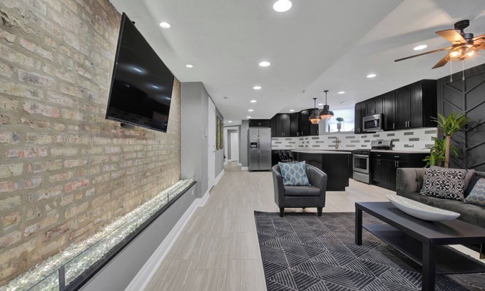 Bronzeville Condo | The En Bronze ~ 7mins To Dining & Downtown Chicago