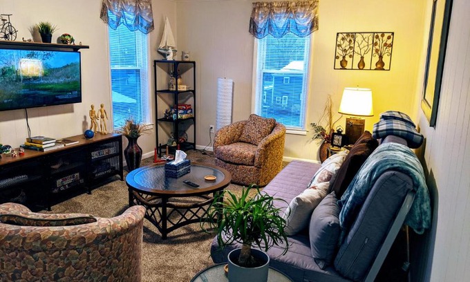 Milford Apartment | The Estate Loft in Downtown Milford