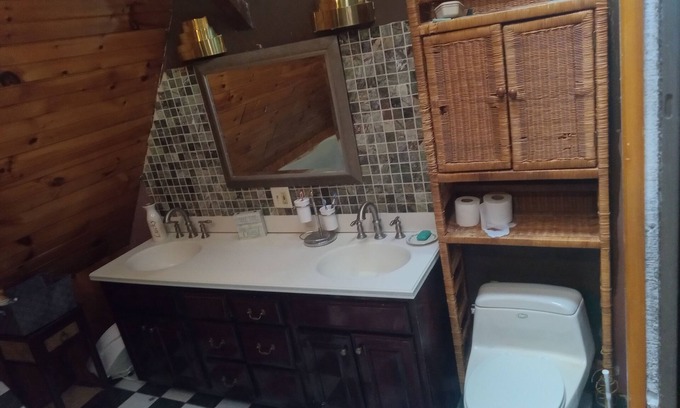 Auburn Apartment | The Executive Loft Suite