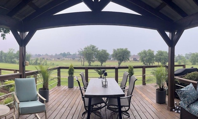 Longview House | THE FAIRWAY: Modern 3BR with beautiful golf course views and convenient location