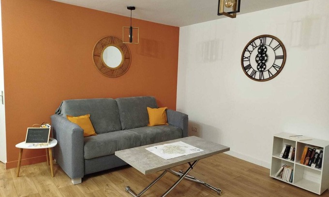 Saint-Julien-en-Saint-Alban Condo | The cardinal's cottage