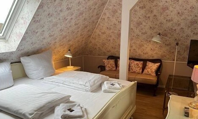 Hamburg-Barmbek Apartment | The furnished 1-room apartment is approx. 30 m2 and is located in our apartment complex Kunaustraße.