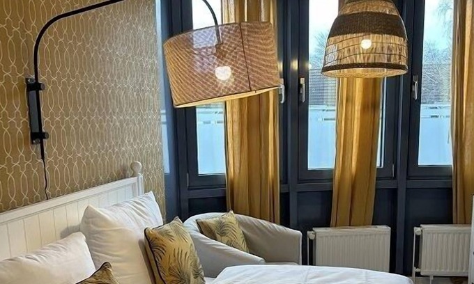 Hamburg-Barmbek Apartment | The furnished 3-room-apartment is approx. 45 m2 big, is located on the 2nd floor of our apartment house Saseler Chaussee and is suitable for max. 4 people.