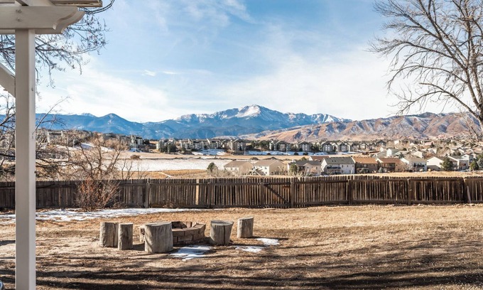 Rockrimmon House | The Gathering House- Amazing Rocky Mt. Views & Trails! Garden of the gods- USAFA