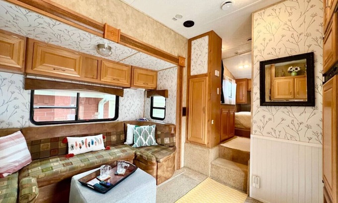 Leon Junction House | The Glamper Spacious 5th Wheel