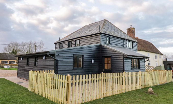Wickham St Paul Cottage | THE GRANARY, pet friendly, with a garden in Sudbury