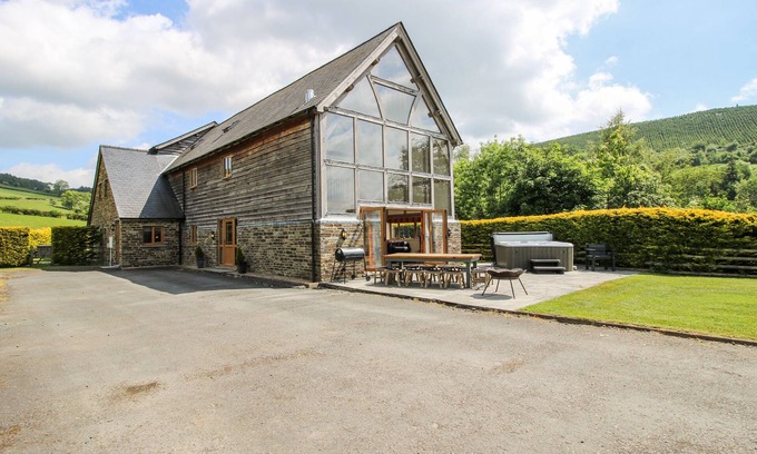 Tirabad Cottage | THE HAYLOFT, family friendly, luxury holiday cottage in Bleddfa
