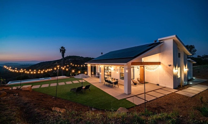 Vista House | The Hideaway: Fam Style Retreat