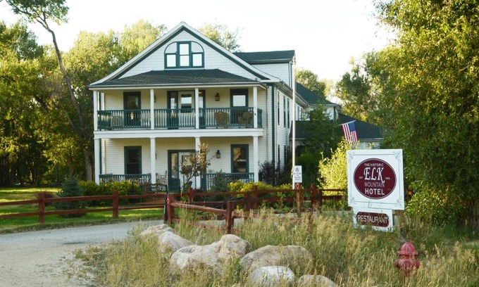 Elk Mountain Hotel | The Historic Elk Mountain Hotel