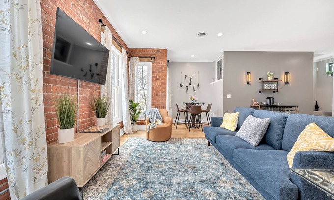 Holly Apartment | The Holly Herald Downtown Battle Alley