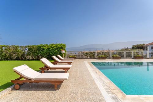 Loutra Oraias Elenis House | The House of Gratitude - Poolside Retreat