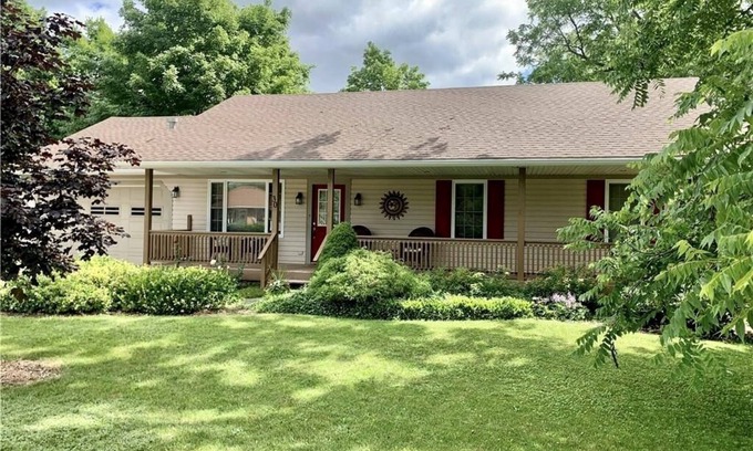 Bayfield Cottage | The House on the Coast of Bayfield - Cozy Retreat