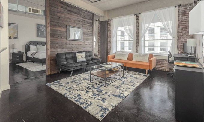 Downtown Memphis Apartment | The Iconic Memphis Studio!