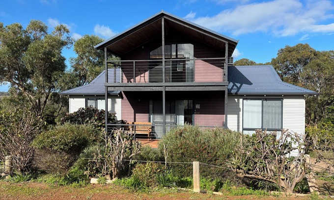 Peppermint Grove Beach House | The Ideal Spot to Relax. Walk to Pristine Beaches, be Surrounded by Nature