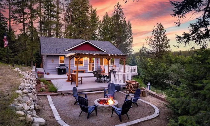 Newport House | The Lake House at Sacheen