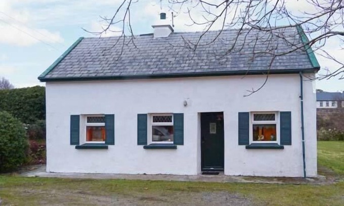 Wild Atlantic Way Cottage | THE LAKE HOUSE, CONNEMARA in Lettermullen, County Galway