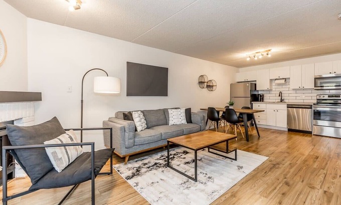 Collingwood Condo | The Landing Pad - Condo in Collingwood