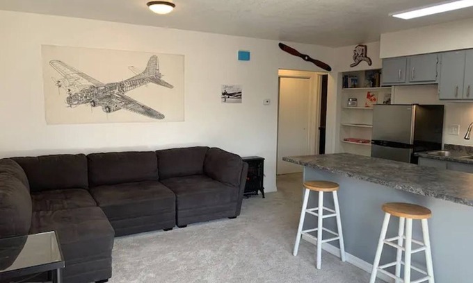 Fairview Apartment | 🚀 The Landing Pad 🛬 Loaded 1 Bedroom Apartment! 🏡