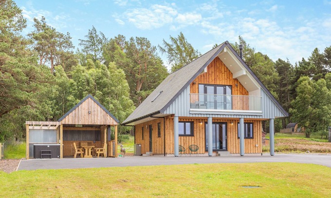 Dingwall Cottage | The Larches - UK46804