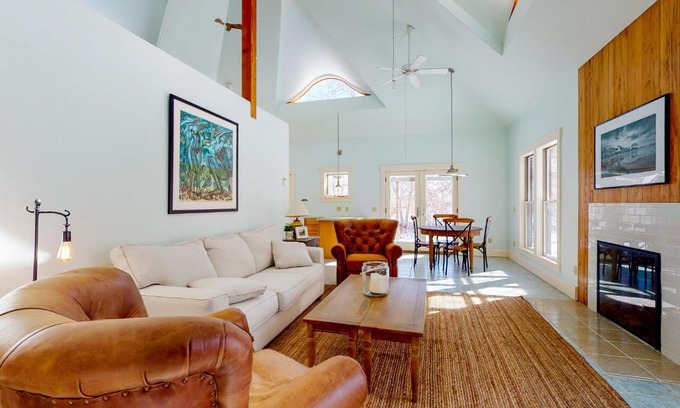 West Tisbury House | The Lemonade Stand