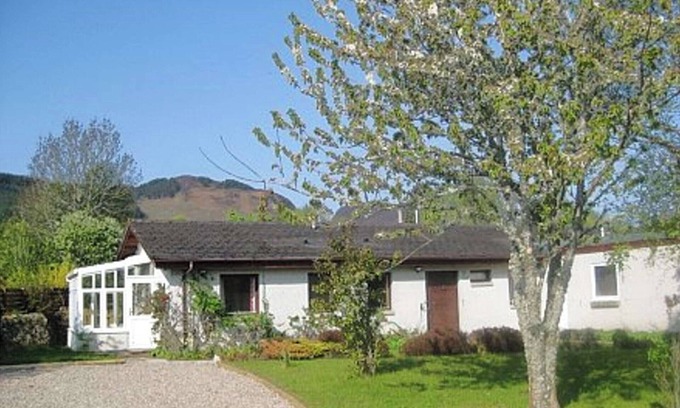 Marybank Cottage | The location in Aultgowrie is lovely with classic views of Highland landscapes.