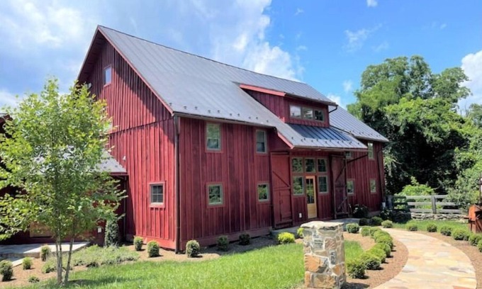 Round Hill House | The Lodge at Stoneleigh