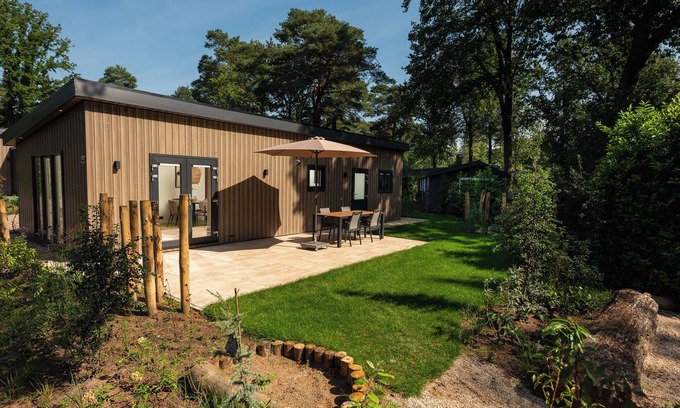 Lieren House | The Loevestein Lodge offers a comfortable vacation home for 4 people with modern amenities and a private terrace in the Veluwe.
