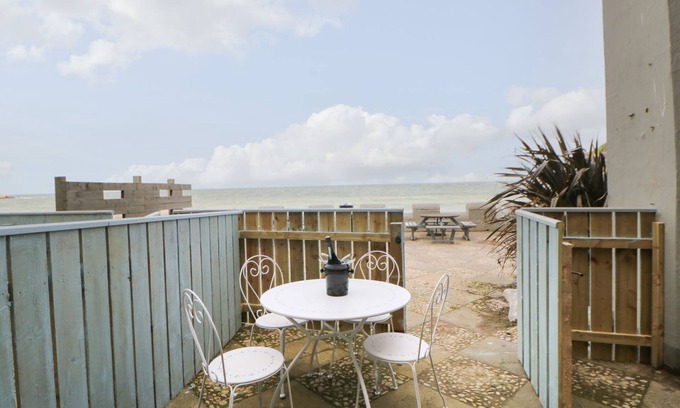 South Shields Cottage | THE LOOK OUT, pet friendly, country holiday cottage in South Shields