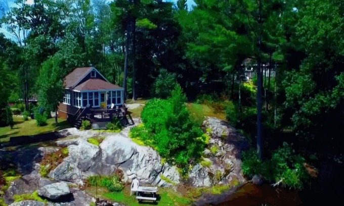 Big Chute Cottage | The Loon Muskoka Cabin - TeaLakeCottages