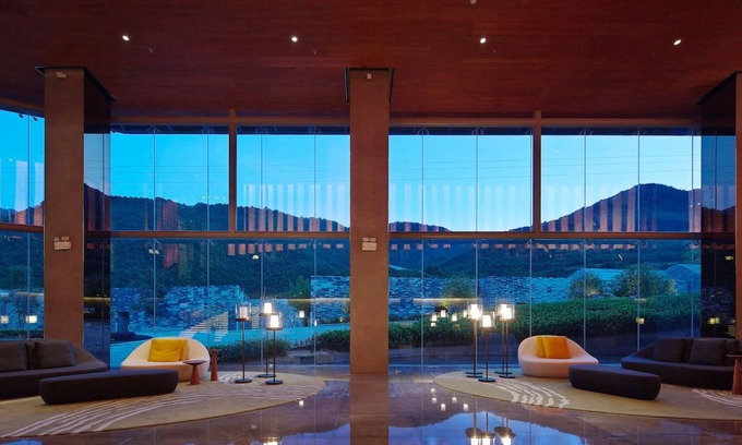 Longyang Hotel | The Lost Stone