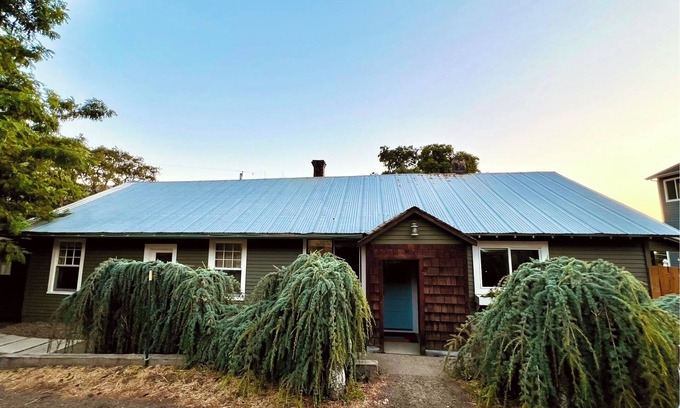 Lyle House | The Lyle House - a Cozy Retreat