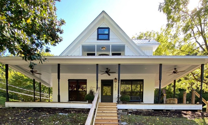 Arthur House | The Magnolia House