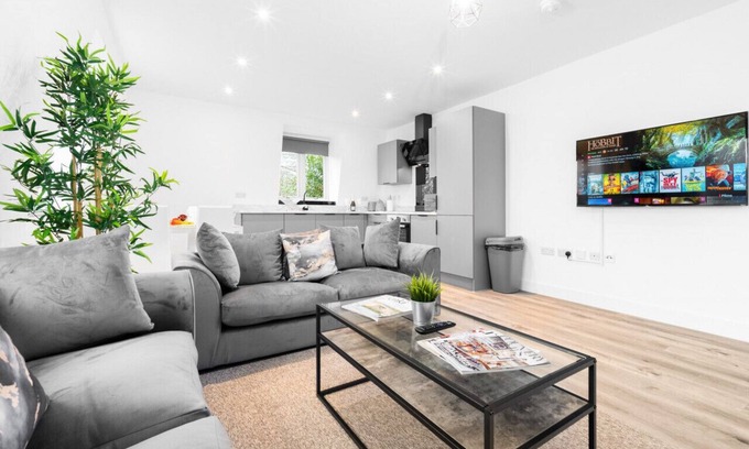 Smethwick Apartment | The Marsons Collection- 2 Bed Apartment- Parking