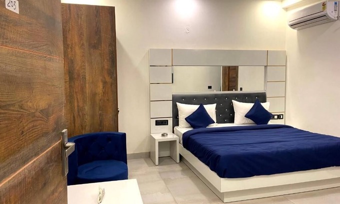 Sector 27 Hotel | The Metro Stay by ASPL