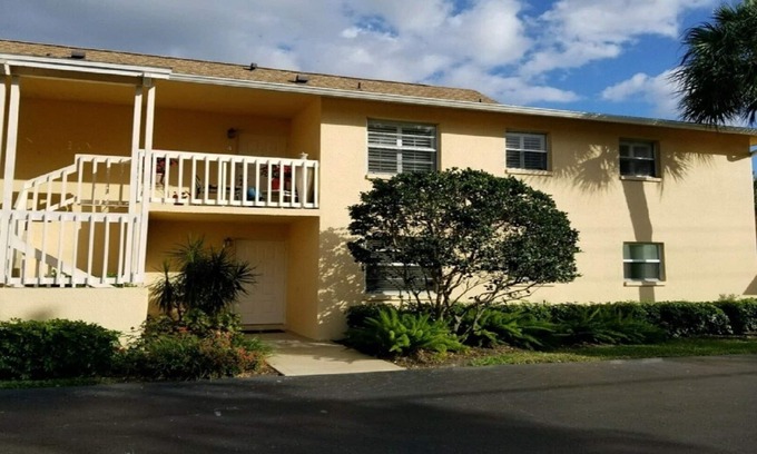 Moorings Condo | The Moorings within minutes of Gulf Beaches, golf and Old Naples & restaurants