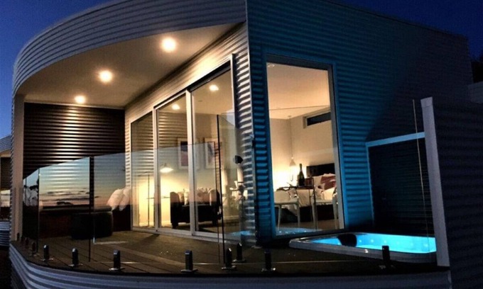 Point Lonsdale Villa | The Nest- Luxury Pod w King bed + private spa