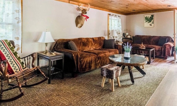 East Stroudsburg Cabin | The Nook - lodge cabin with hot tub at Shawnee Mtn