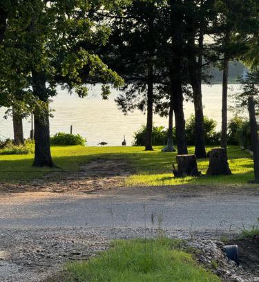 Murchison House | The oak lake house lake view