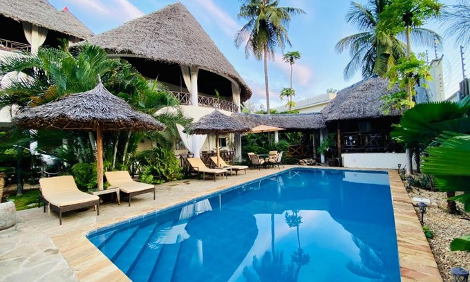 Galu Beach Villa | The Oasis Villa