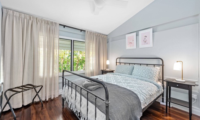 New Farm Apartment | The Office! 1 Bed/1 Bath ~ New Farm