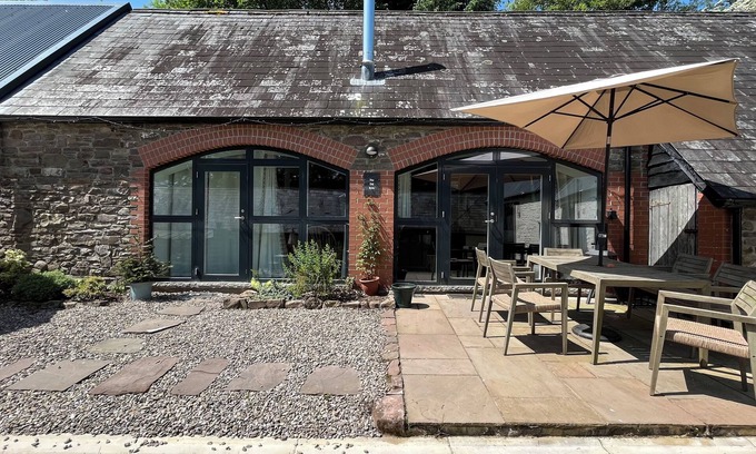 Llanfihangel Tal-y-llyn House | The Old Byre at Llandetty Hall Farm Brecon Beacons Historic Barn Farm Stay