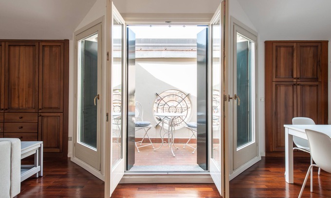 Lecco Apartment | THE OLD WALLS Studio apartment