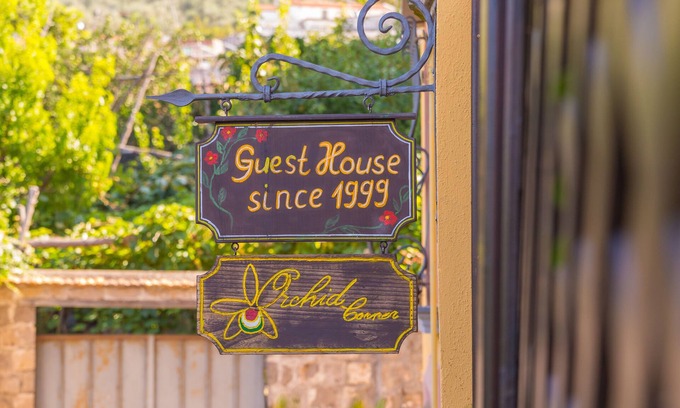 Meta House | The Orchid Corner Guesthouse 🇮🇹