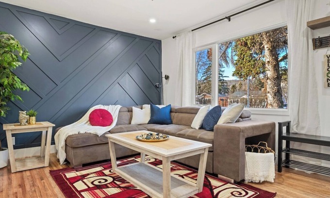 Northwest Calgary House | The Owl PetsOK 3 QueenBD FirePit 3SmartTVs